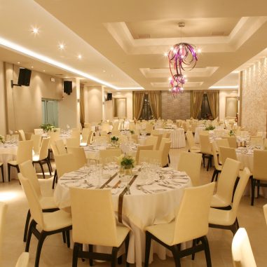 αιθουσα δαξιωσεων